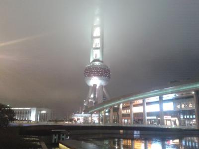 Der Pearl Tower im Nebel
